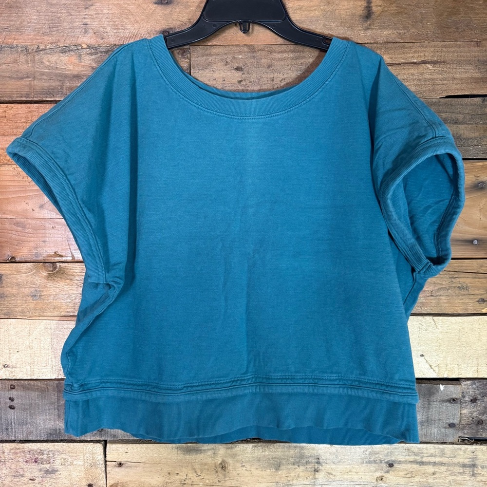 Athleta Summer 2022 Blue Teal Pullover Short Sleeve Size S 798665-01 *SEE FLAW